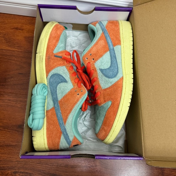 Nike SB Dunk Low Orange Emerald Rise Size 11 - Picture 9 of 10